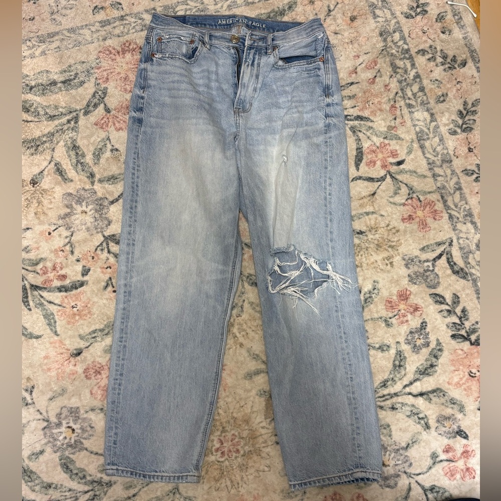 American Eagle light blue jeans